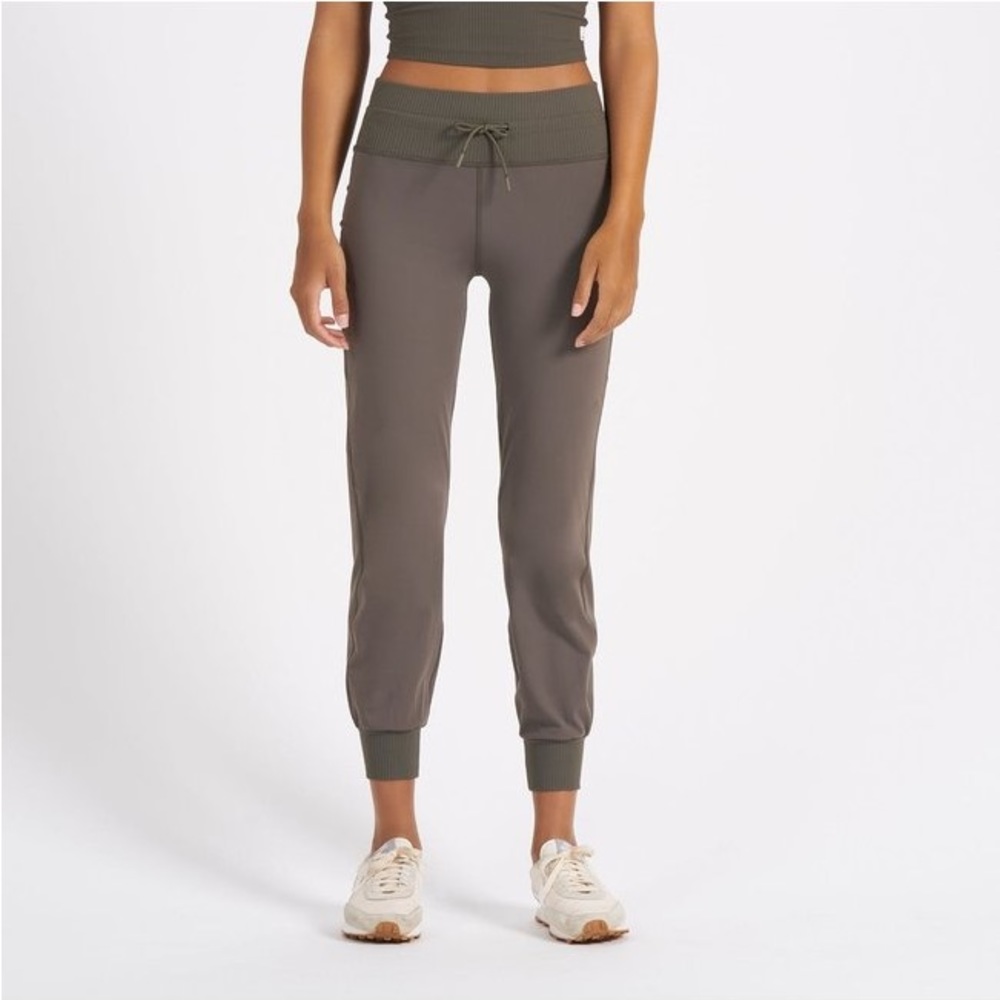 Vuori Daily Jogger sz small